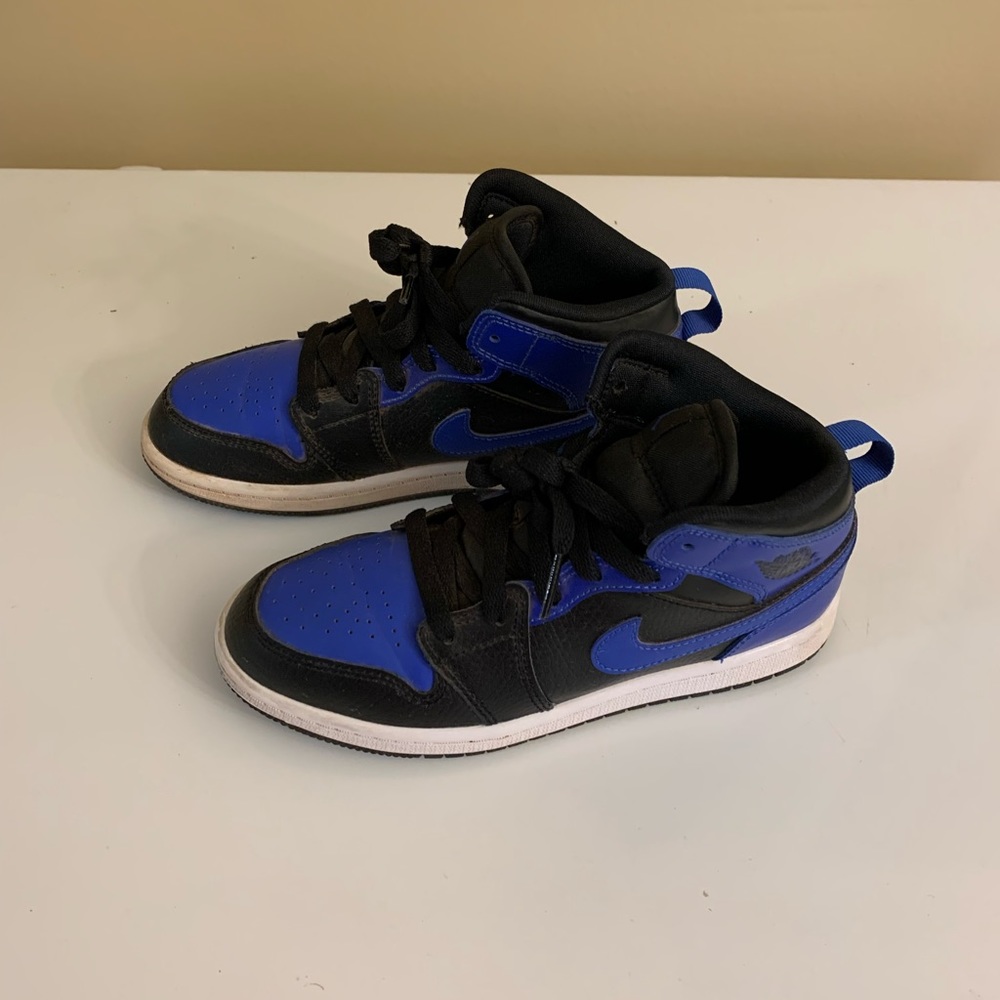 Retro 1 Jordan’s! Size 2Y!